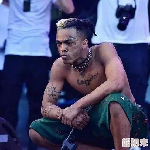 XXXTENTACION身高，很多人都在讨论他的身高到底是多少，感觉他看起来比实际要矮