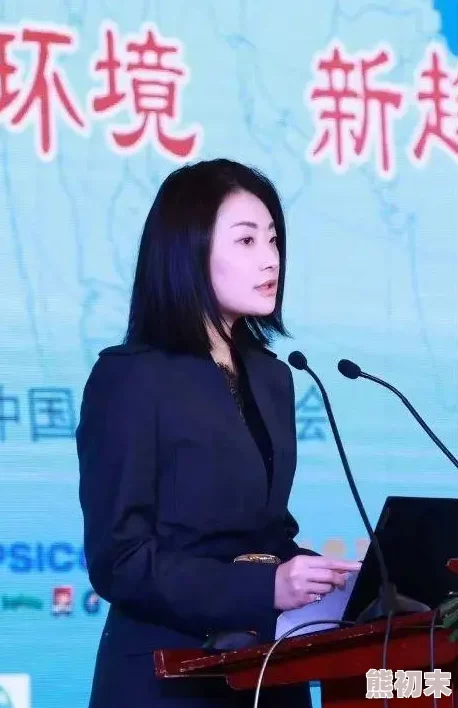 婶婶我更好免费在线观看最新据悉，知名演员李小明与其婶婶在最近的家庭聚会上被拍到亲密互动，引发网友热议。两人不仅一起跳舞，还分享了许多童年趣事。更有爆料称，李小明曾透露是他婶婶鼓励他进入娱乐圈的。这对叔侄关系如此融洽，让人不禁感叹家族的力量。