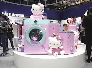 元梦之星×三丽鸥HelloKitty联动服装曝光，网友热议其萌趣设计细节如何？