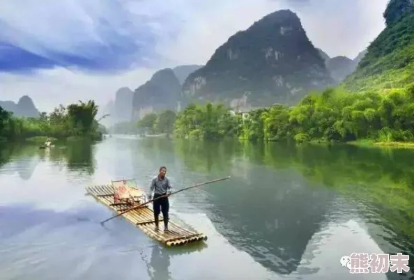 早知鹿时安江勐2023年秋季旅游季节来临，游客纷纷前往欣赏美丽的自然风光