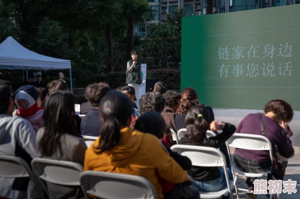 电工周裕民刘芳周近日周裕民在社区举办了电工技能培训班，吸引了众多居民参与。