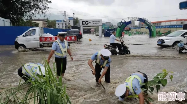 湖南遇特大暴雨：市民街头抱团互救多处基础设施损毁严重交通瘫痪